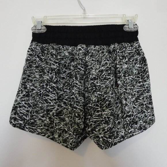 NWT LULULEMON MRGB/FATG Green White Multi Stripe 4 Way Stretch Tracker Shorts 4 - Picture 4 of 7